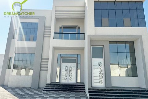 Vila v Al Qusaidat, Ras Al Khaimah, SAE 5 ložnice, 650.3 m² Č.: 588446 - fotografie 1