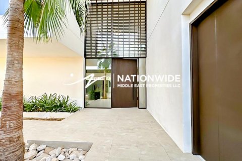 Villa in Abu Dhabi, UAE 4 bedrooms, 464 sq.m. № 619128 - photo 2