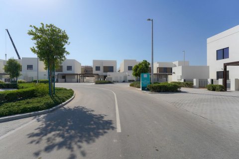 Pronë komerciale në Yas Island, Abu Dhabi, Emiratet e Bashkuara Arabe 3 dhoma gjumi, 356 m2. № 594272 - Foto 16