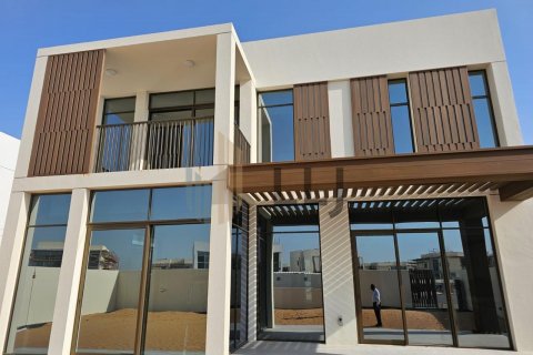 Vilë në Abu Dhabi, Emiratet e Bashkuara Arabe 4 dhoma gjumi, 460 m2. № 566453 - Foto 2