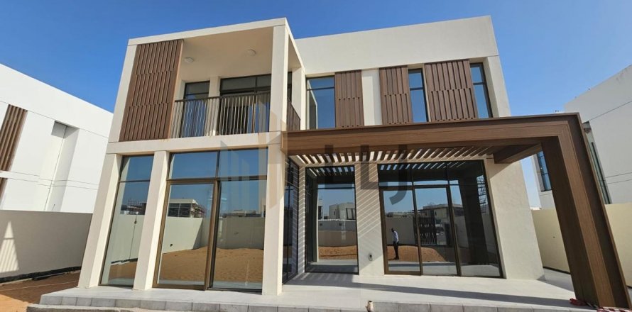 Vilë në Abu Dhabi, Emiratet e Bashkuara Arabe 4 dhoma gjumi, 460 m2. № 566453