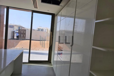 Vilë në Abu Dhabi, Emiratet e Bashkuara Arabe 4 dhoma gjumi, 460 m2. № 566453 - Foto 12