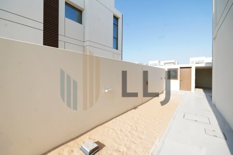 Vilë në Abu Dhabi, Emiratet e Bashkuara Arabe 4 dhoma gjumi, 460 m2. № 566453 - Foto 5