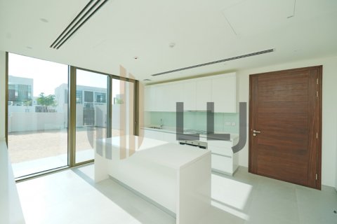 Vilë në Abu Dhabi, Emiratet e Bashkuara Arabe 4 dhoma gjumi, 460 m2. № 566453 - Foto 6