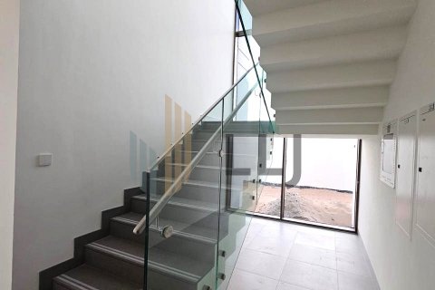Vilë në Abu Dhabi, Emiratet e Bashkuara Arabe 4 dhoma gjumi, 460 m2. № 566453 - Foto 11