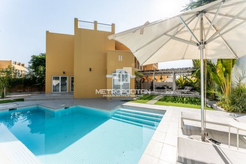 Vilë në Dubai Land, Emiratet e Bashkuara Arabe 3 dhoma gjumi, 538 m2. № 592938 - Foto 1