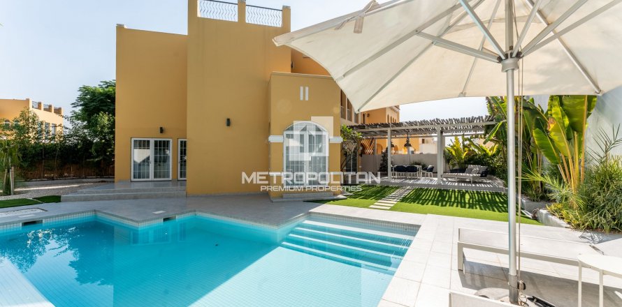 Vilë në Dubai Land, Emiratet e Bashkuara Arabe 3 dhoma gjumi, 538 m2. № 592938