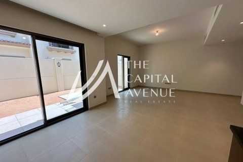 Townhouse in Khalifa City, Abu Dhabi, UAE 2 bedrooms, 123 sq.m. № 605013 - photo 9