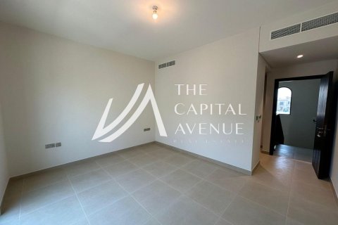 Townhouse in Khalifa City, Abu Dhabi, UAE 2 bedrooms, 123 sq.m. № 605013 - photo 4