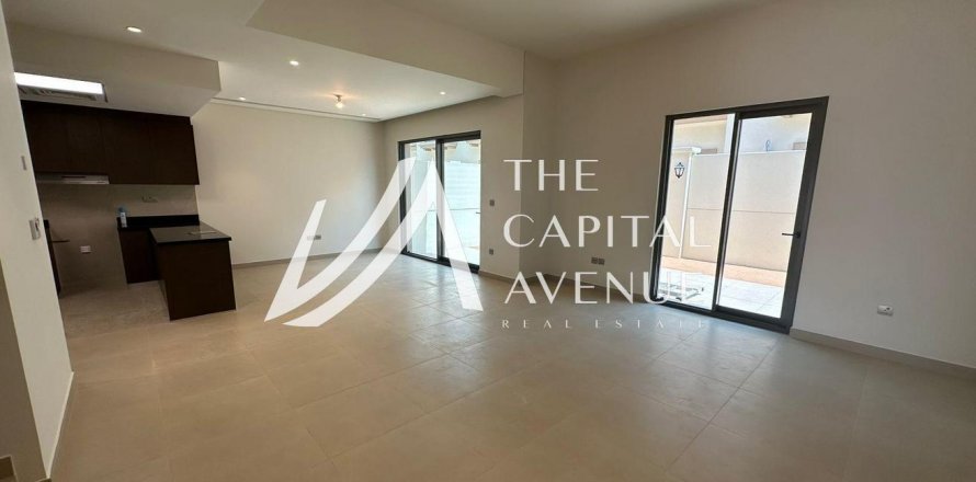 Townhouse in Khalifa City, Abu Dhabi, UAE 2 bedrooms, 123 sq.m. № 605013