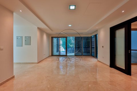 Vila v Al Maqtaa, Abu Dhabi, SAE 5 ložnice, 1217 m² Č.: 616064 - fotografie 10