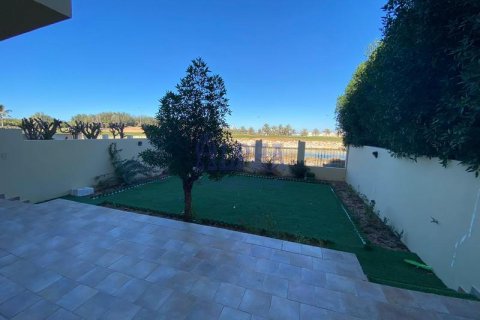 Kamienica na sprzedaż w Al Hamra Village, Ras Al Khaimah, ZEA 4 sypialnie, 257.3 mkw., nr 625136 - zdjęcie 2