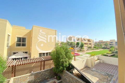 Villetta a schiera in vendita a Al Raha Gardens, Abu Dhabi, EAU 4 camere da letto, 239.4 mq. № 597359 - foto 1