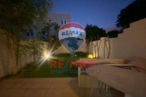 Villa in Al Reef, Abu Dhabi, UAE 2 bedrooms, 169.8 sq.m. № 567194 - photo 1