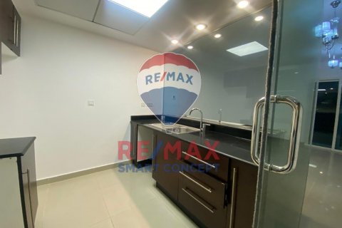 Villa in Al Reef, Abu Dhabi, UAE 2 bedrooms, 169.8 sq.m. № 567194 - photo 3