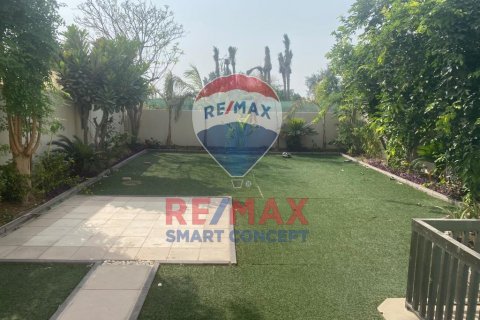Vilë në Al Reef, Abu Dhabi, Emiratet e Bashkuara Arabe 5 dhoma gjumi, 273.4 m2. № 567193 - Foto 1