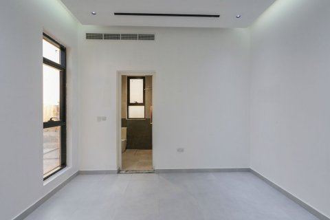 Commercial property in Al Shamkha, Abu Dhabi, UAE 5 bedrooms, 510 sq.m. № 593918 - photo 10