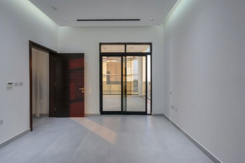 Commercial property in Al Shamkha, Abu Dhabi, UAE 5 bedrooms, 510 sq.m. № 593918 - photo 9