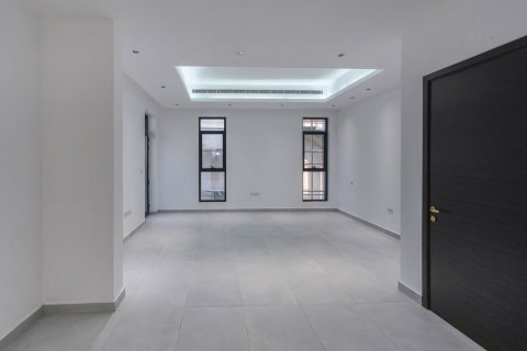 Commercial property in Al Shamkha, Abu Dhabi, UAE 5 bedrooms, 510 sq.m. № 593918 - photo 5