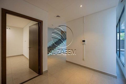 Māja Al Salam Street, Abu Dhabijā, AAE 5 istabas, 244 m2 Nr. 616051 - attēls 12
