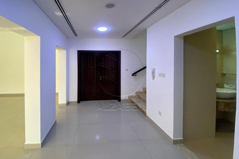 Vila di Baniyas, Abu Dhabi, UAE 3 bilik tidur, 325 meter persegi № 616049 - foto 3