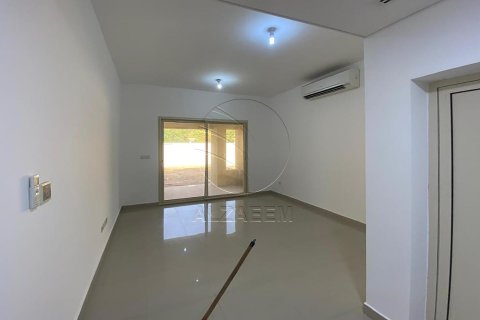Vila di Baniyas, Abu Dhabi, UAE 3 bilik tidur, 325 meter persegi № 616049 - foto 4