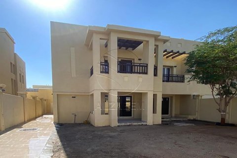 Vila di Baniyas, Abu Dhabi, UAE 3 bilik tidur, 325 meter persegi № 616049 - foto 1