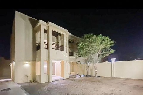 Vila di Baniyas, Abu Dhabi, UAE 3 bilik tidur, 325 meter persegi № 616049 - foto 2