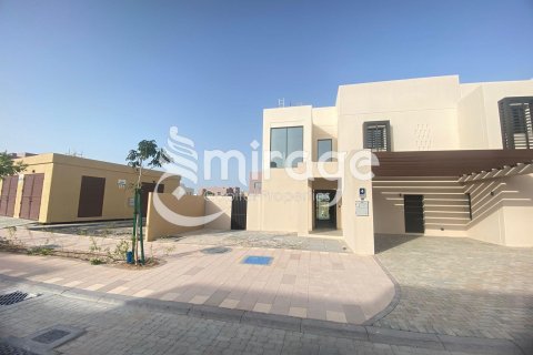 Villa in Ghantoot, Abu Dhabi, UAE 3 bedrooms, 422 sq.m. № 596865 - photo 1