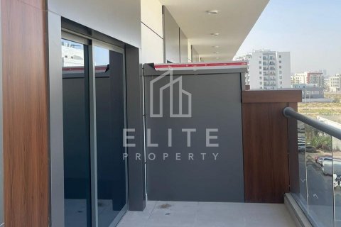 Building in International City, Dubai, UAE 11049 sq.m. № 620279 - photo 6
