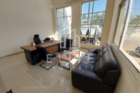 Warehouse in Dubai, UAE 5478 sq.m. № 620282 - photo 5