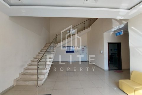 Warehouse in Dubai, UAE 5478 sq.m. № 620282 - photo 4