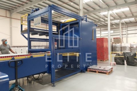 Warehouse in Dubai, UAE 5478 sq.m. № 620282 - photo 13