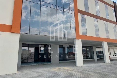 Warehouse in Jebel Ali, Dubai, UAE 7040 sq.m. № 620283 - photo 3