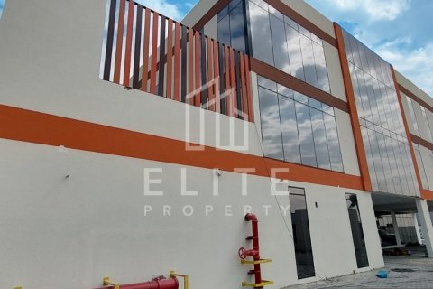 Warehouse in Jebel Ali, Dubai, UAE 7040 sq.m. № 620283 - photo 2