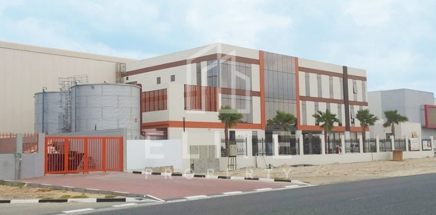 Warehouse in Jebel Ali, Dubai, UAE 7040 sq.m. № 620283