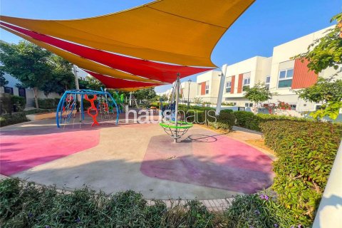Řadový dům v Dubai Land, Dubai, SAE 3 ložnice, 179 m² Č.: 626010 - fotografie 18
