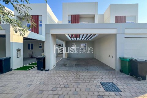 Řadový dům v Dubai Land, Dubai, SAE 3 ložnice, 179 m² Č.: 626010 - fotografie 1