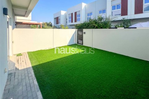 Řadový dům v Dubai Land, Dubai, SAE 3 ložnice, 179 m² Č.: 626010 - fotografie 16