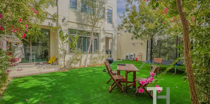 Shtëpi në qytet në Reem, Dubai, Emiratet e Bashkuara Arabe 4 dhoma gjumi, 263 m2. № 586440
