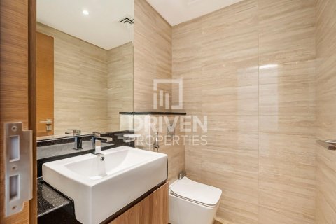 Apartmen di Business Bay, Dubai, UAE 2 bilik tidur, 103 meter persegi № 602144 - foto 16