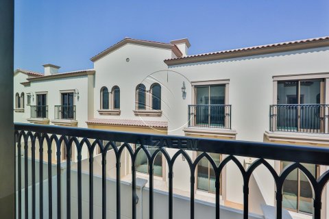 Řadový dům v Khalifa City, Abu Dhabi, SAE 3 ložnice, 152 m² Č.: 615016 - fotografie 12