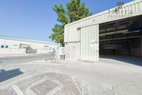 Warehouse in Al Quoz, Dubai, UAE 371.6 sq.m. № 569352 - photo 2