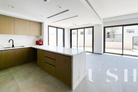 Řadový dům v Dubai Land, Dubai, SAE 4 ložnice, 269 m² Č.: 620816 - fotografie 18