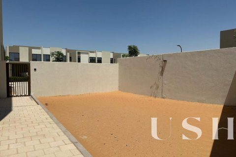 Řadový dům v Dubai Land, Dubai, SAE 4 ložnice, 269 m² Č.: 620816 - fotografie 3