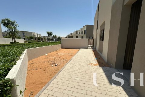 Řadový dům v Dubai Land, Dubai, SAE 4 ložnice, 269 m² Č.: 620816 - fotografie 17