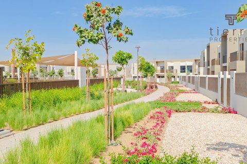 Townhouse in Dubai Land, Dubai, UAE 3 bedrooms, 184.7 sq.m. № 572413 - photo 1