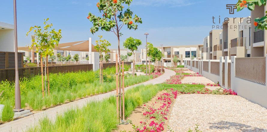 Townhouse in Dubai Land, Dubai, UAE 3 bedrooms, 184.7 sq.m. № 572413