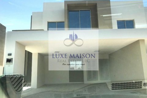 Villa in Arabian Ranches, Dubai, UAE 4 bedrooms, 275.1 sq.m. № 572368 - photo 1