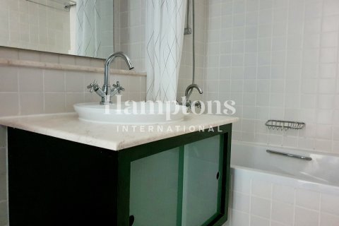 Apartment in Dubai Marina, Dubai, UAE 2 bedrooms, 124.29956885 sq.m. № 585068 - photo 1
